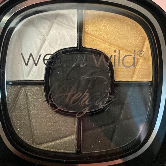 NWT Fergie limited edition eyeshadow quad - Picture 4 of 4